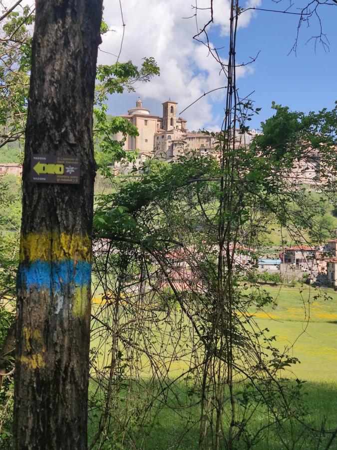 Villa La Bottega Del Fabbro Affitto Breve Contigliano Exterior foto